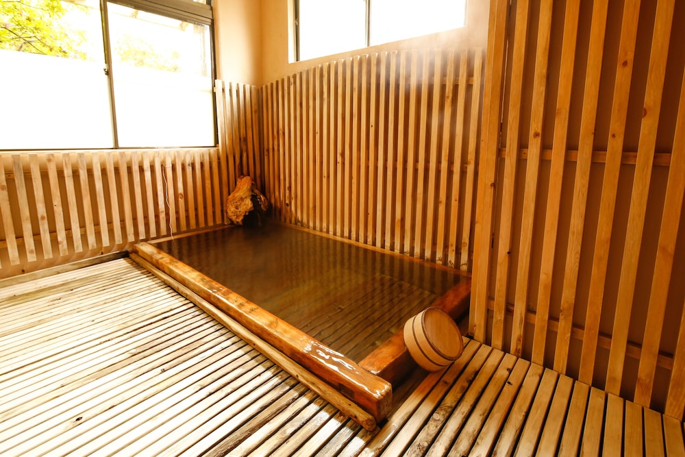 源泉かけ流しと創作イタリアンの宿 ALBERGO 湯楽 箱根