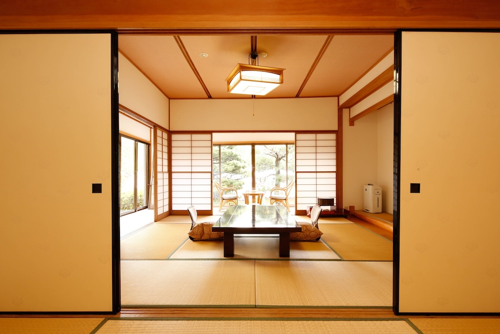 源泉かけ流しと創作イタリアンの宿 ALBERGO 湯楽 箱根