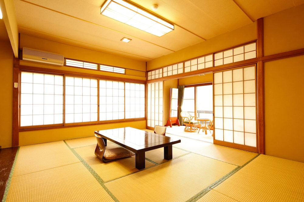 源泉かけ流しと創作イタリアンの宿 ALBERGO 湯楽 箱根