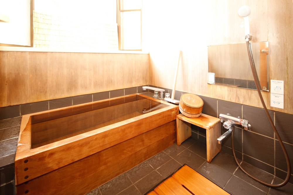 源泉かけ流しと創作イタリアンの宿 ALBERGO 湯楽 箱根