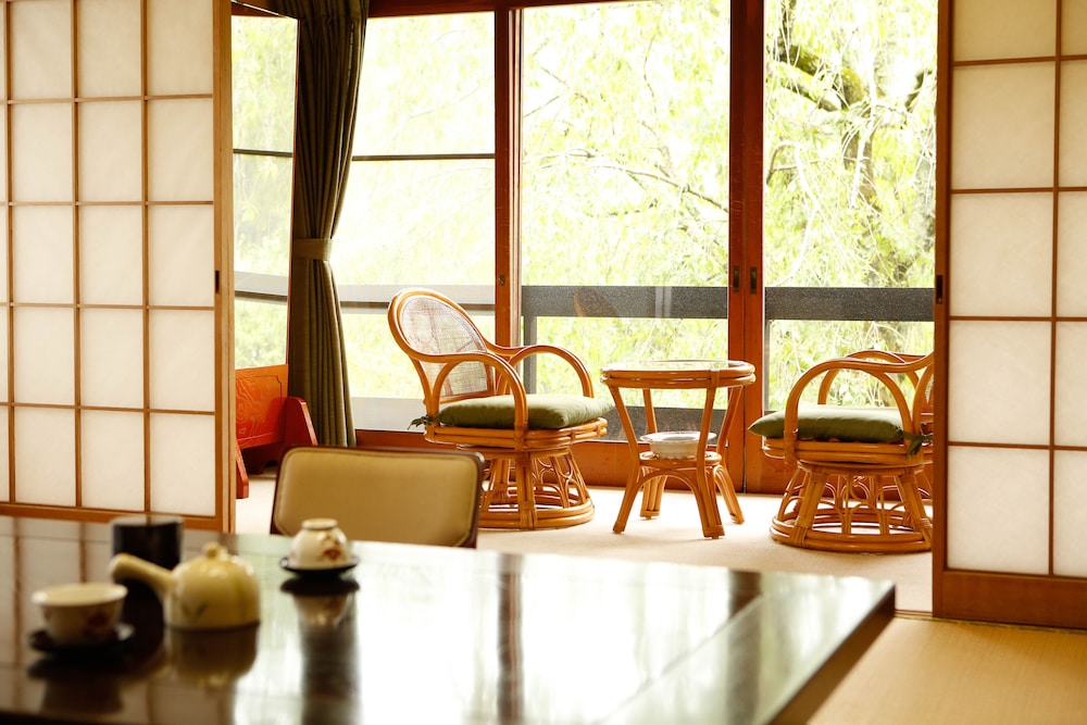 源泉かけ流しと創作イタリアンの宿 ALBERGO 湯楽 箱根