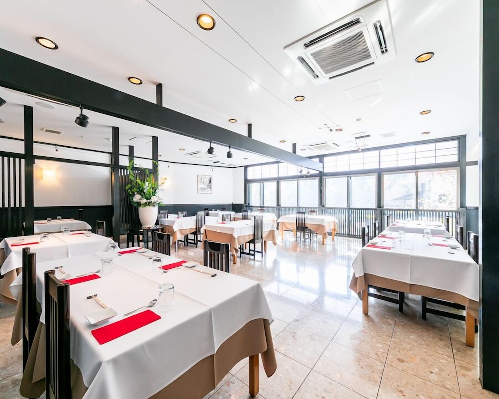 源泉かけ流しと創作イタリアンの宿 ALBERGO 湯楽 箱根