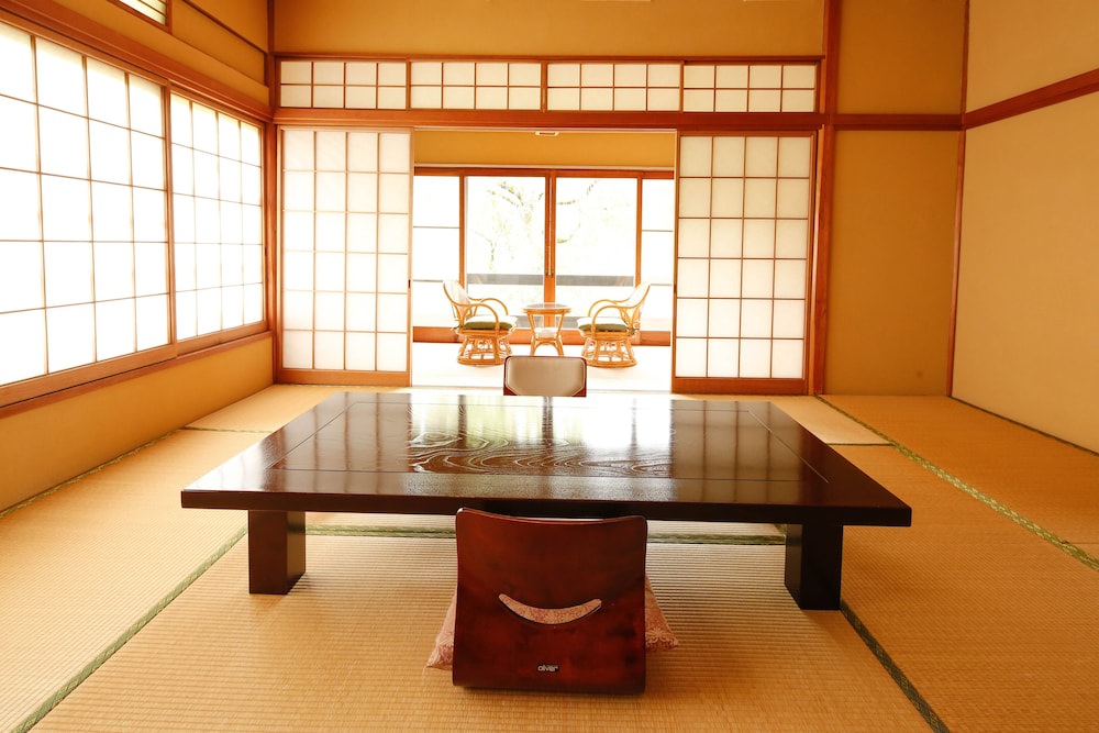 源泉かけ流しと創作イタリアンの宿 ALBERGO 湯楽 箱根