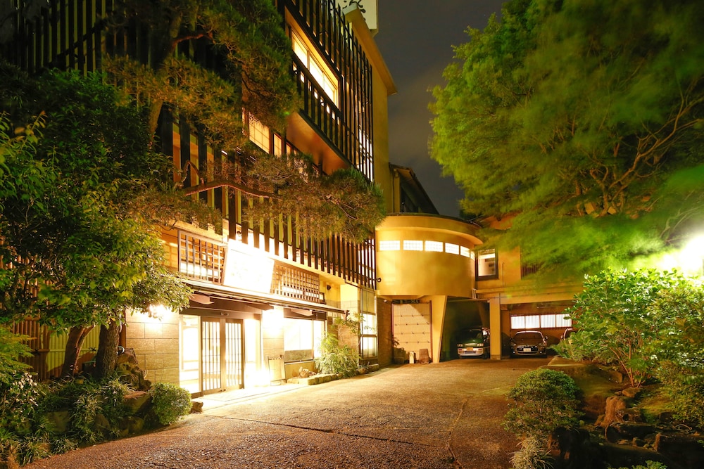 源泉かけ流しと創作イタリアンの宿 ALBERGO 湯楽 箱根