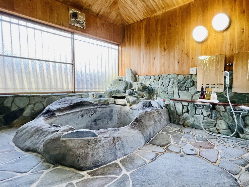 まるごと貸切 にごり湯天然温泉かけ流しと庭園 満来箱根山荘 箱根