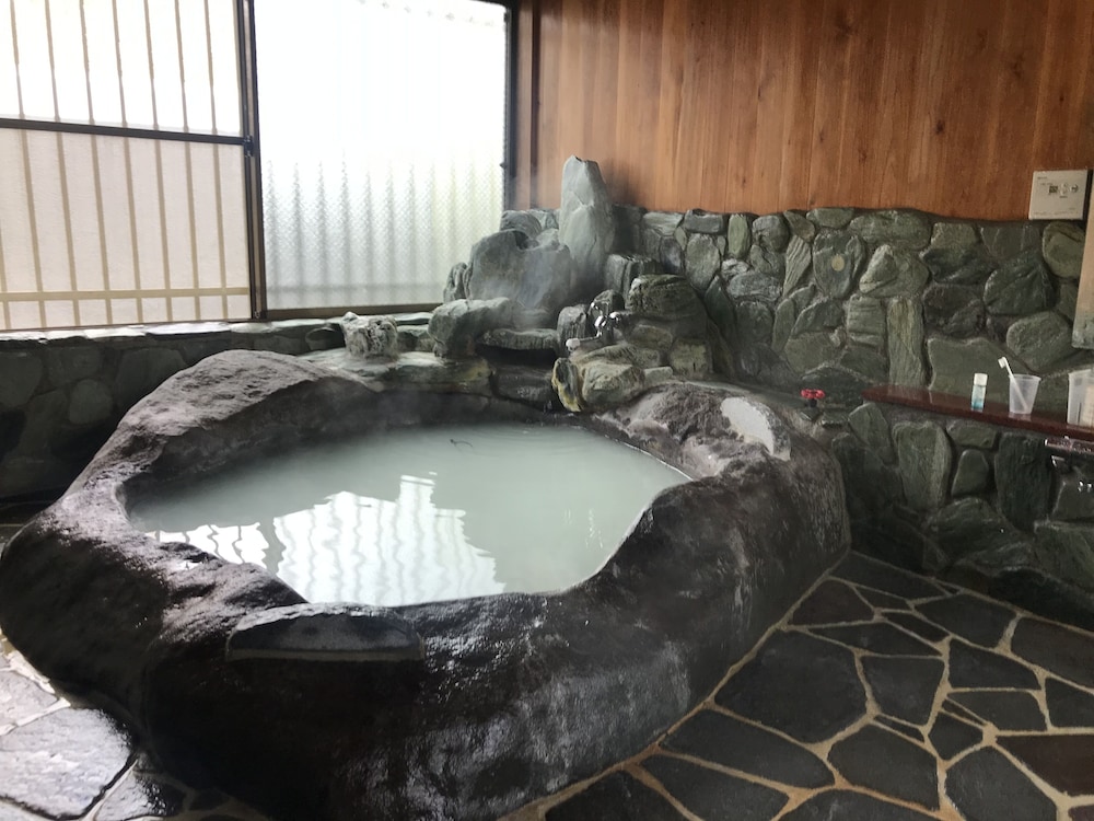 まるごと貸切 にごり湯天然温泉かけ流しと庭園 満来箱根山荘 箱根
