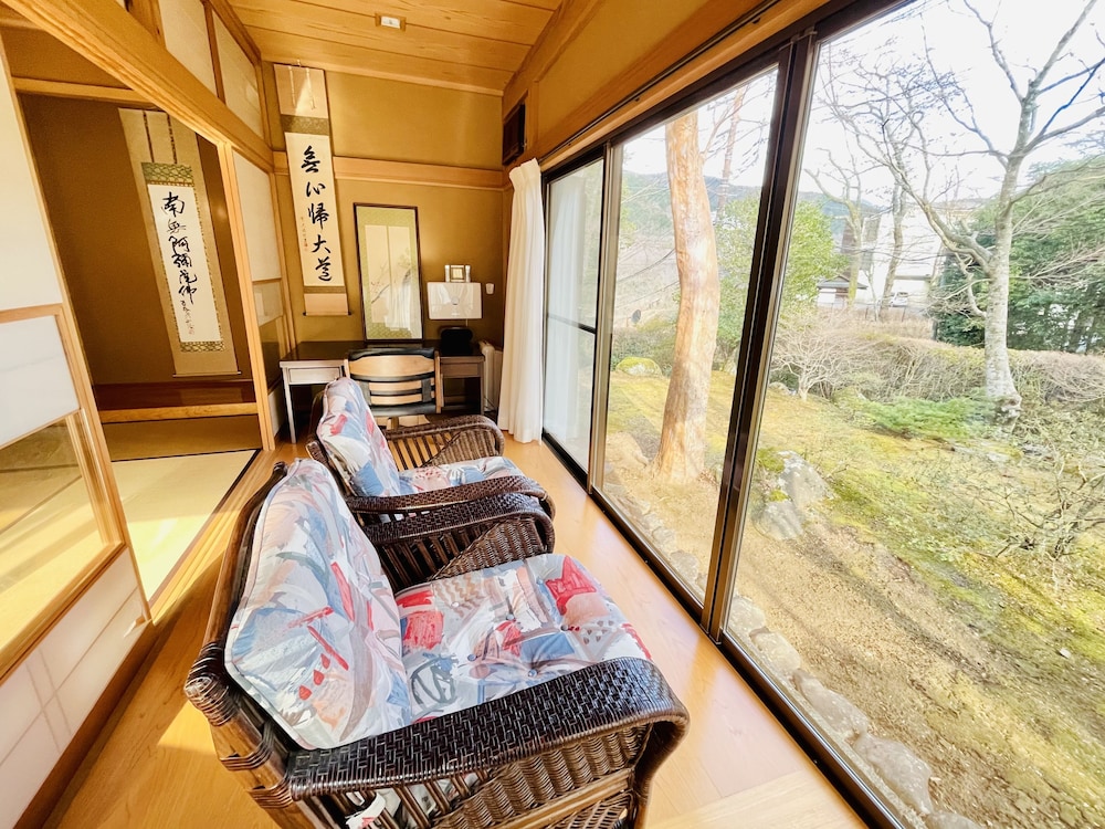 まるごと貸切 にごり湯天然温泉かけ流しと庭園 満来箱根山荘 箱根