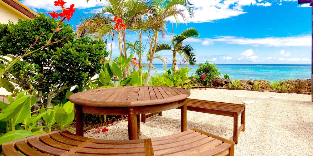 ALOALO BEACH 川平 石垣