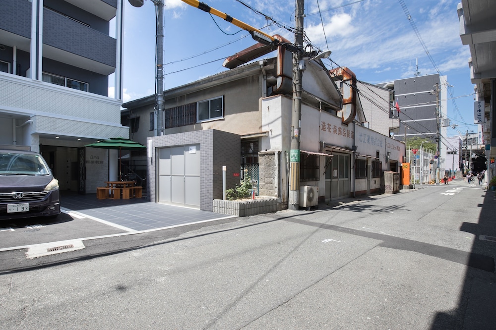 URO 鶴橋駅前 大阪