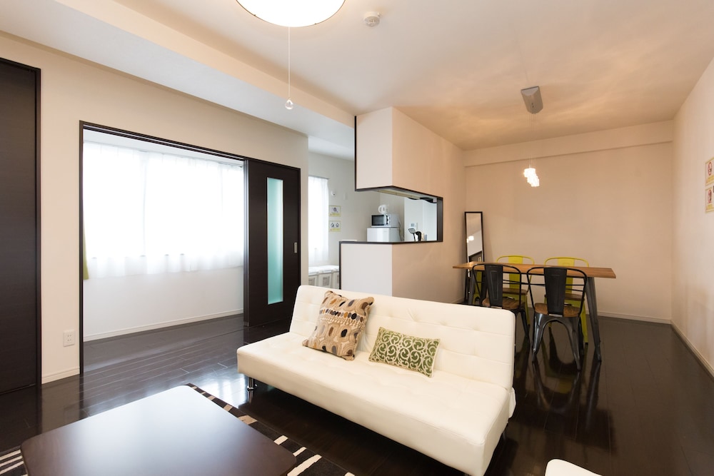 JOSTAR HOUSE 402 大阪