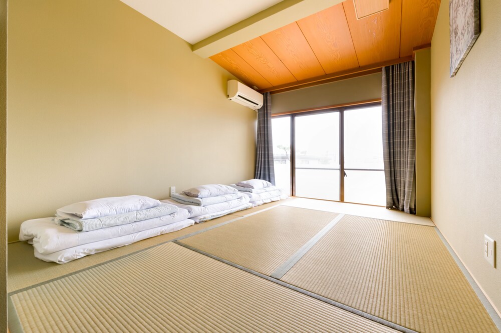 YOLEE GUEST HOUSE 大阪