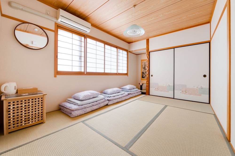 YOLEE GUEST HOUSE 大阪