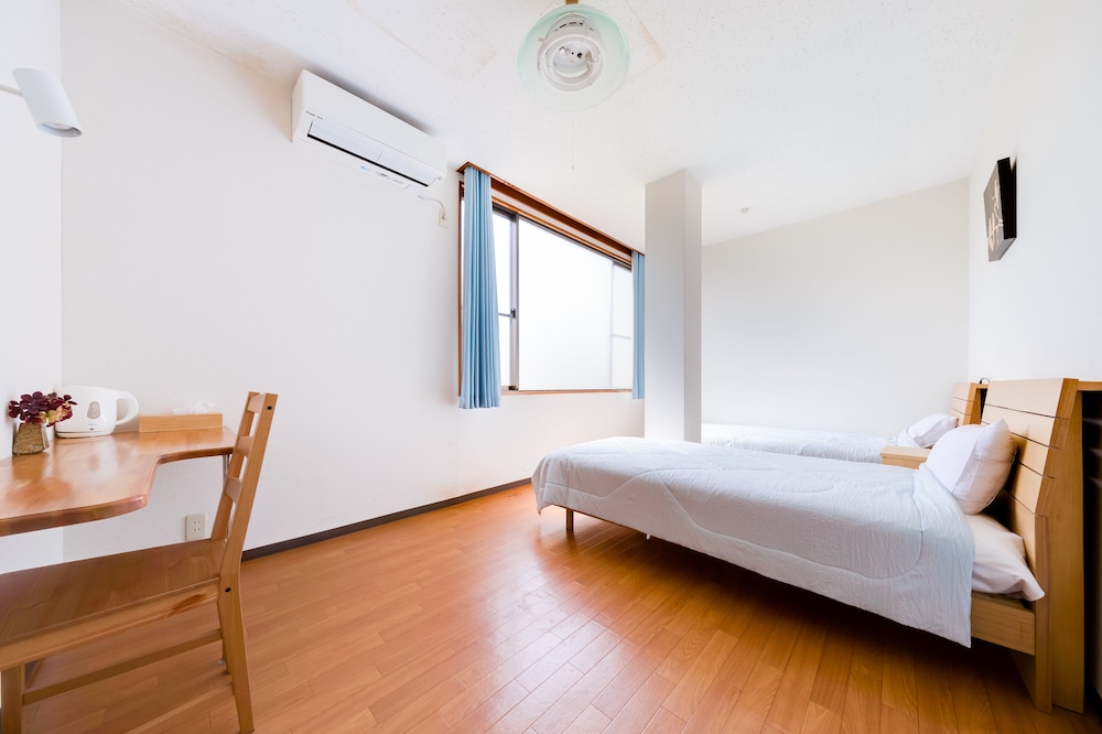 YOLEE GUEST HOUSE 大阪