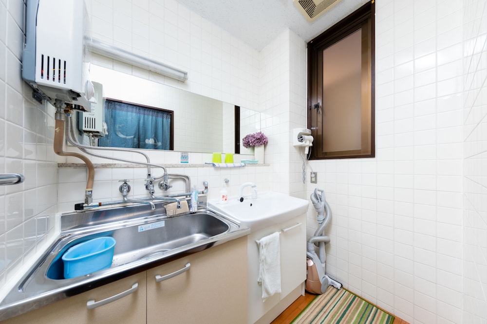 YOLEE GUEST HOUSE 大阪