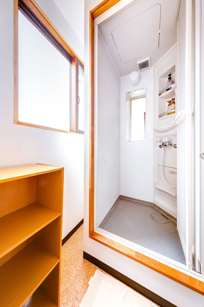 YOLEE GUEST HOUSE 大阪