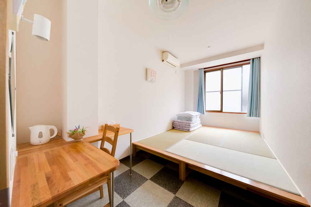 YOLEE GUEST HOUSE 大阪