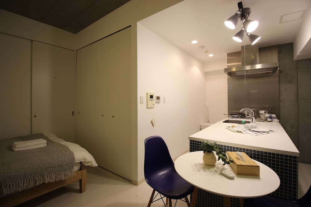 KW レジデンス堺筋本町 大阪