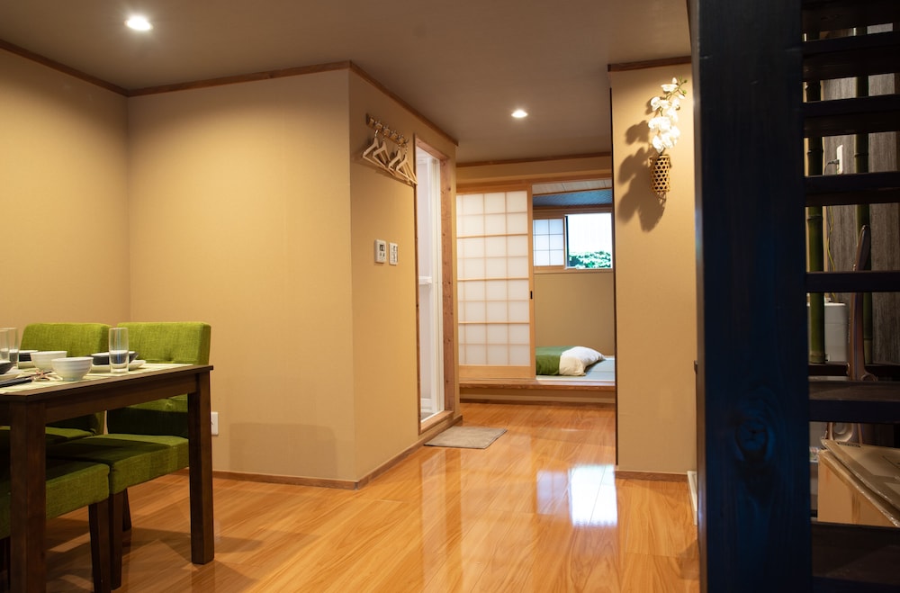 鶴 INN- 本田 大阪