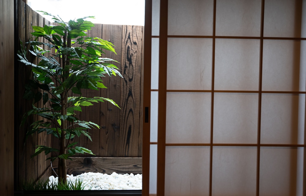 鶴 INN- 本田 大阪