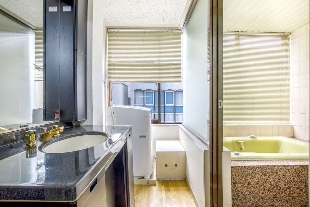 SHINSAIBASHI QILV APARTMENTS 大阪