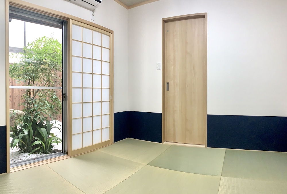 HANAZONOMINAMI APARTMENT 202 大阪