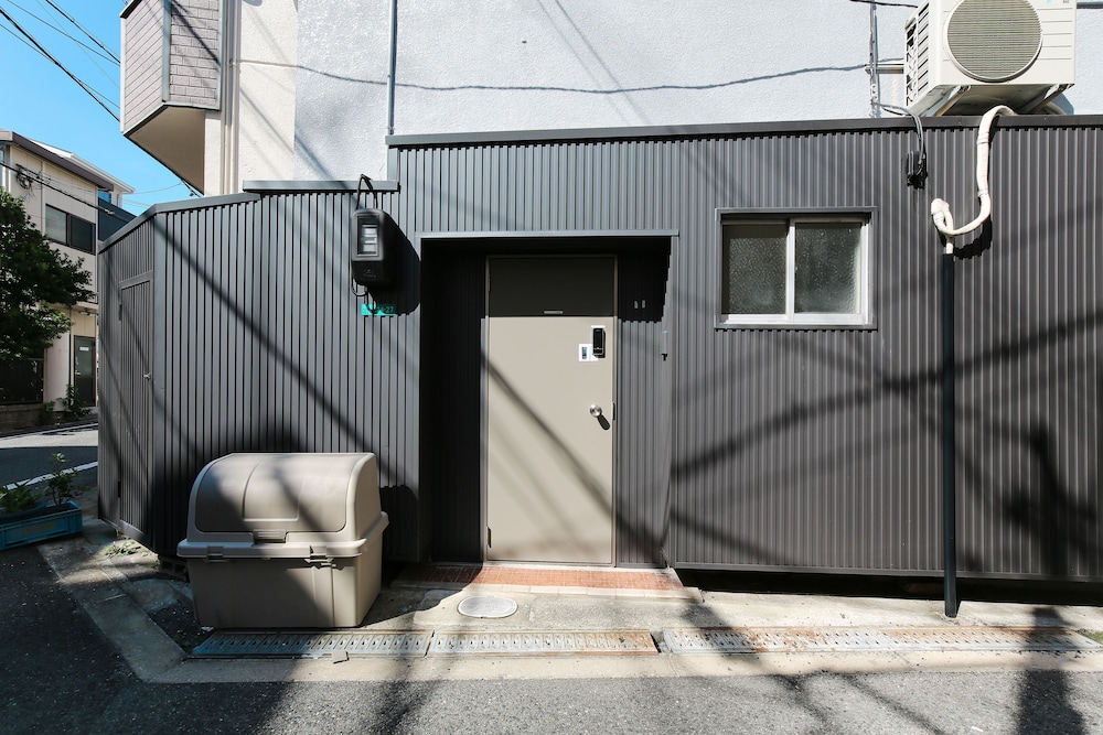 D HOUSE TERADACHO 大阪