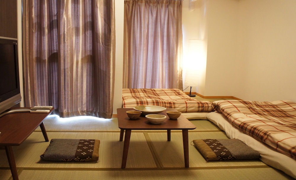 TIARA COURT WEST APARTMENT 大阪