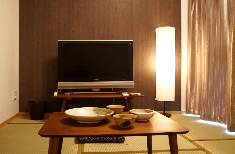 TIARA COURT WEST APARTMENT 大阪