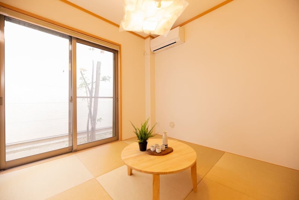 STATION & WHITE OSAKA STATION 4BR LUXURY HOUSE 大阪