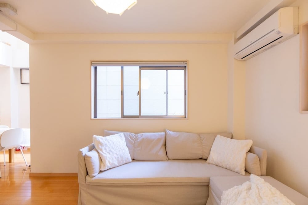 STATION & WHITE OSAKA STATION 4BR LUXURY HOUSE 大阪
