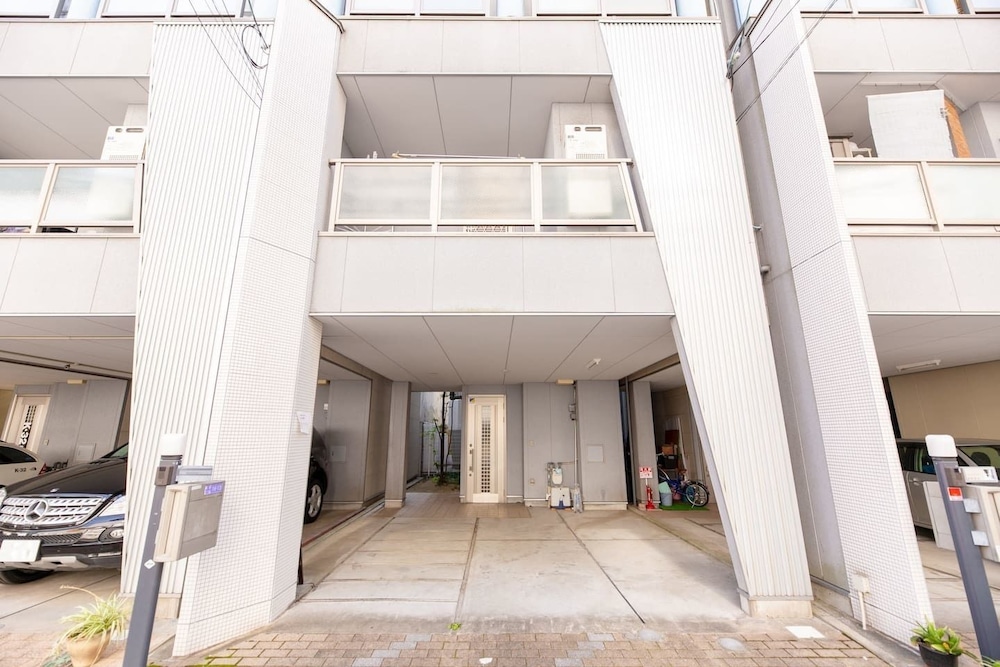 STATION & WHITE OSAKA STATION 4BR LUXURY HOUSE 大阪