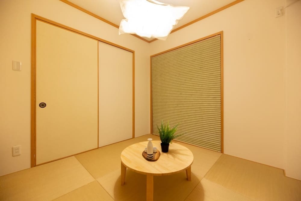 STATION & WHITE OSAKA STATION 4BR LUXURY HOUSE 大阪