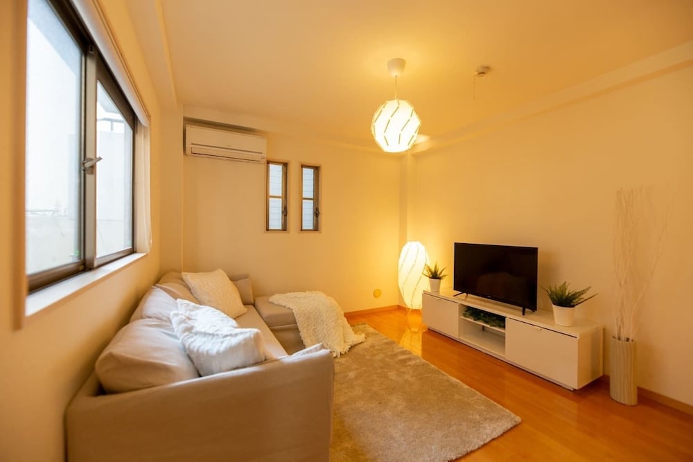 STATION & WHITE OSAKA STATION 4BR LUXURY HOUSE 大阪