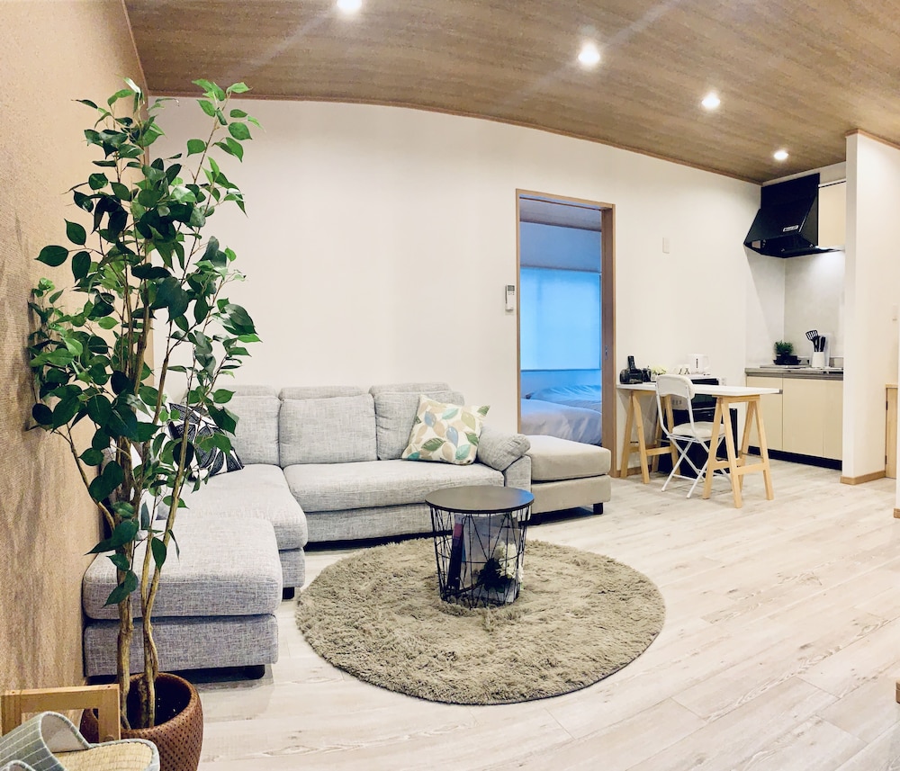 HANAZONOMINAMI APARTMENT 101 大阪