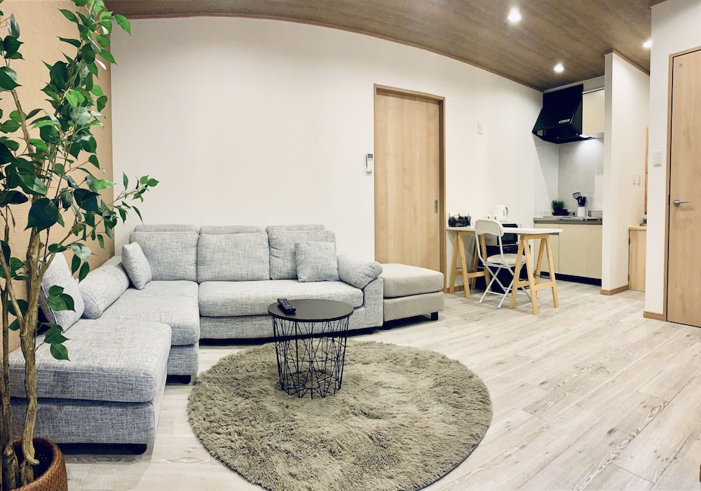 HANAZONOMINAMI APARTMENT 101 大阪