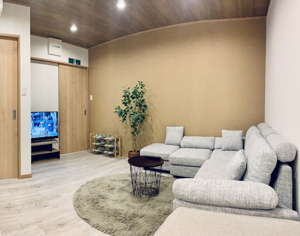 HANAZONOMINAMI APARTMENT 101 大阪