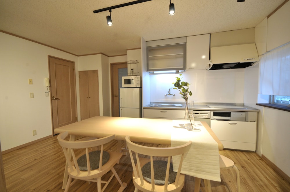 CONDOMINIUM HOUSE TEN-ROKU 大阪
