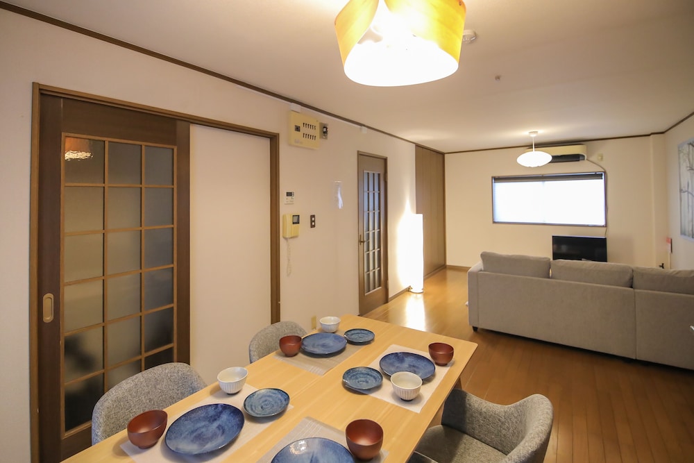 KUROMON HIBIKI 大阪