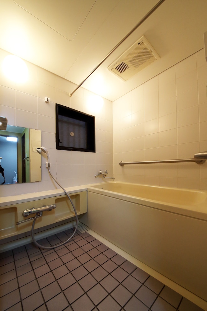 EXSAISON HOUSE MATSUYAMACHI 2F 大阪