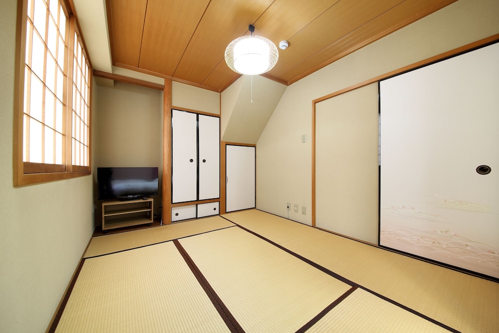 EXSAISON HOUSE MATSUYAMACHI 2F 大阪