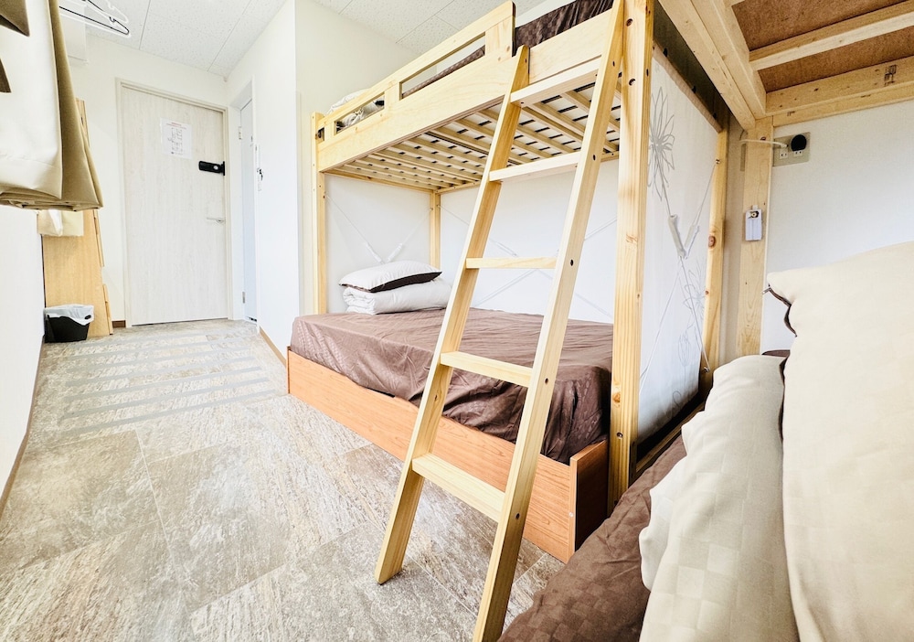GUEST HOUSE B'S FIVEⅡ 大阪