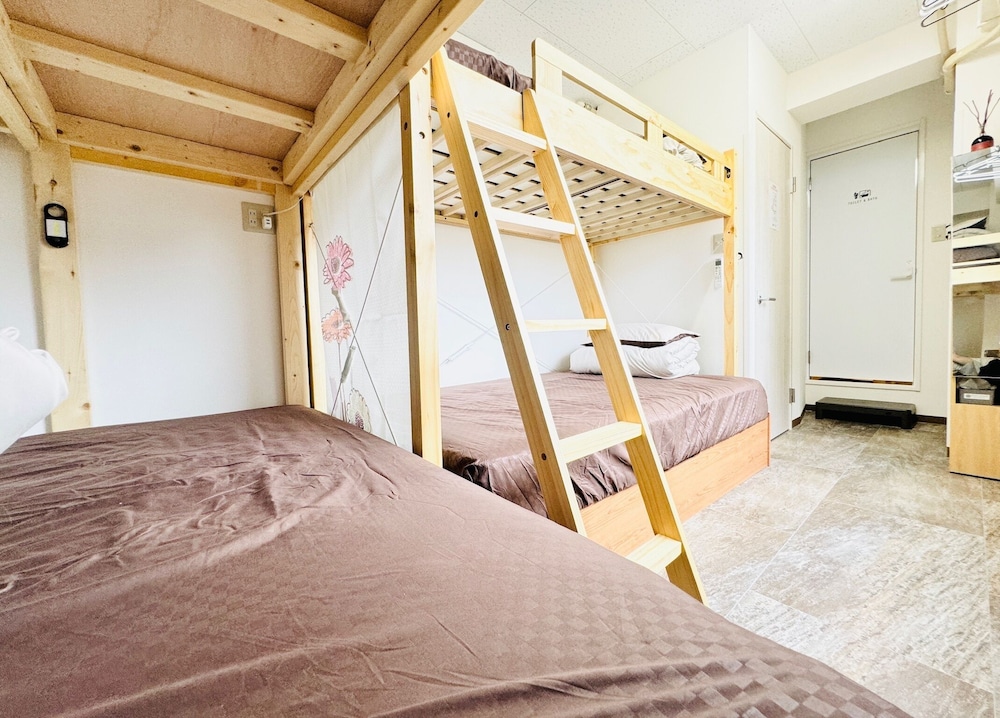 GUEST HOUSE B'S FIVEⅡ 大阪