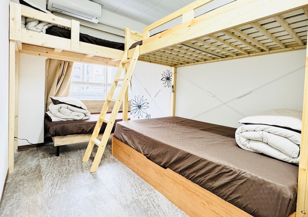 GUEST HOUSE B'S FIVEⅡ 大阪