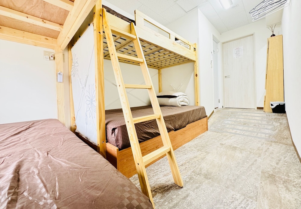 GUEST HOUSE B'S FIVEⅡ 大阪