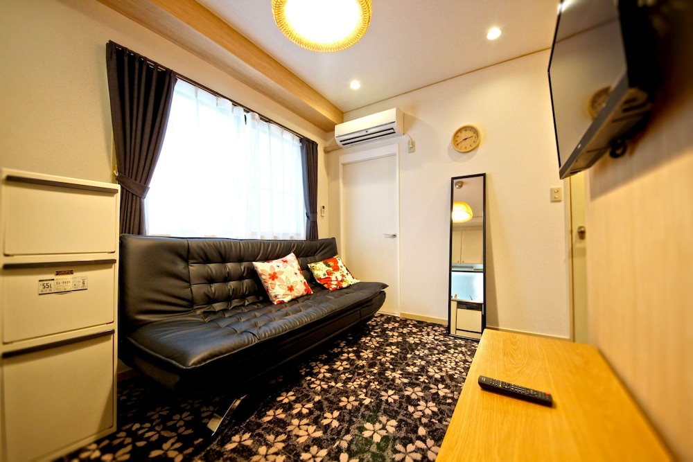 COZY & CLEAN FAMILY APT TSUTENKAKU TOWER FRONT 大阪