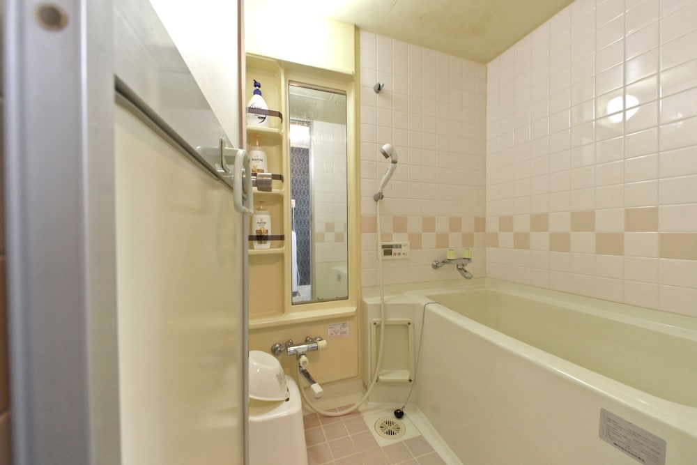 COZY & CLEAN FAMILY APT TSUTENKAKU TOWER FRONT 大阪