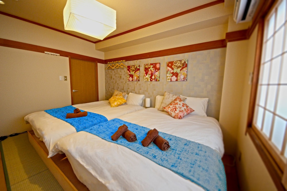 COZY & CLEAN FAMILY APT TSUTENKAKU TOWER FRONT 大阪
