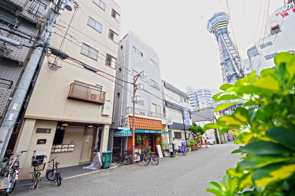 COZY & CLEAN FAMILY APT TSUTENKAKU TOWER FRONT 大阪