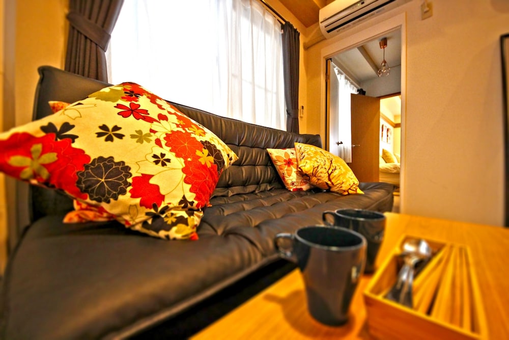 COZY & CLEAN FAMILY APT TSUTENKAKU TOWER FRONT 大阪