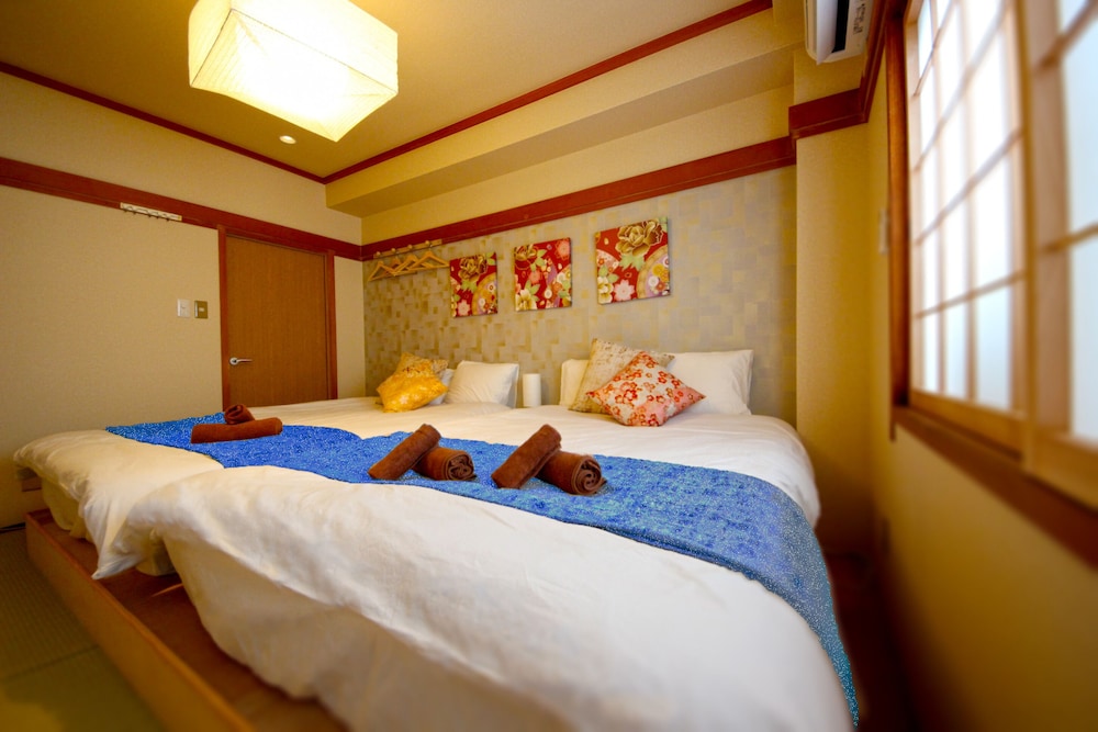 COZY & CLEAN FAMILY APT TSUTENKAKU TOWER FRONT 大阪